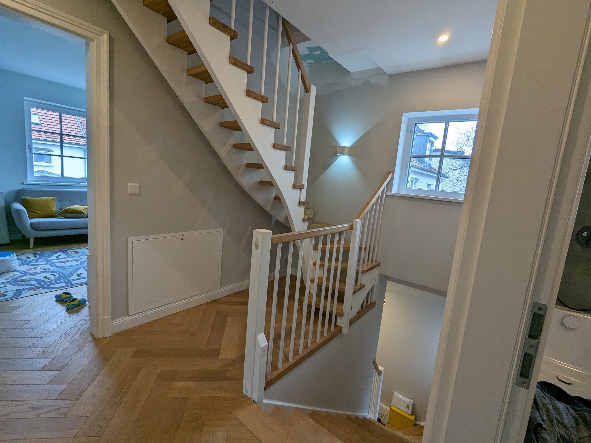 Neue Treppe nach der Sanierung
